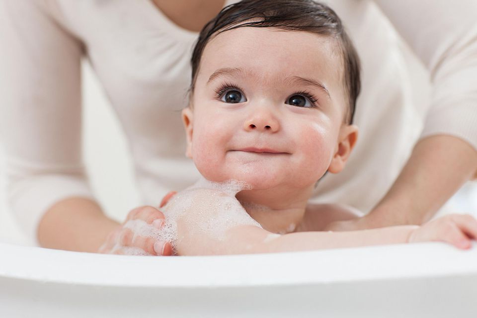 11 ошибок, совершаемых нами при купании младенца