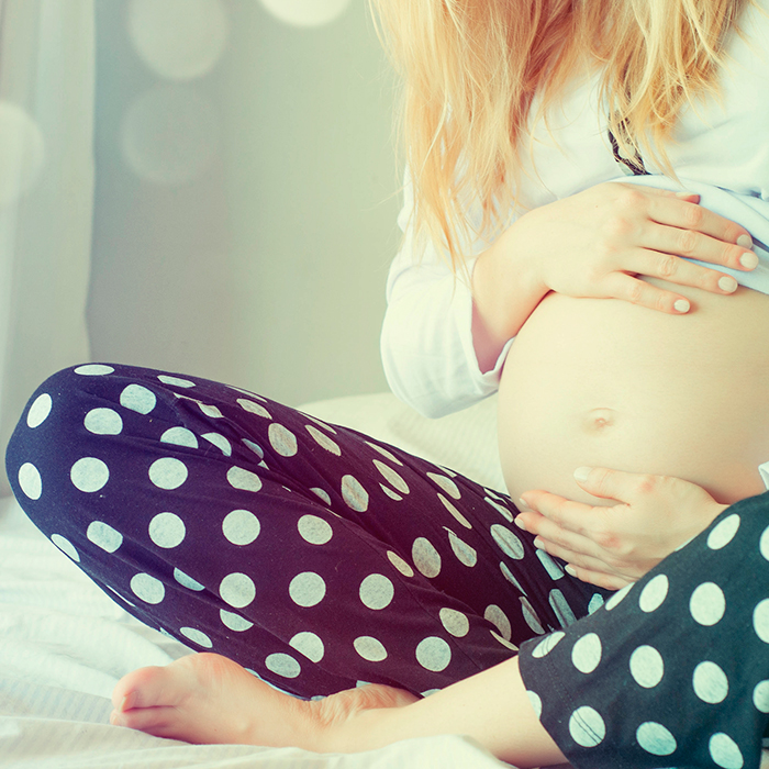 Странные суеверия о беременности