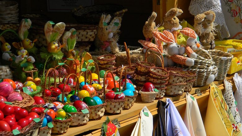 Lucrări confecționate de copii se vor vinde la un târg de Paște
