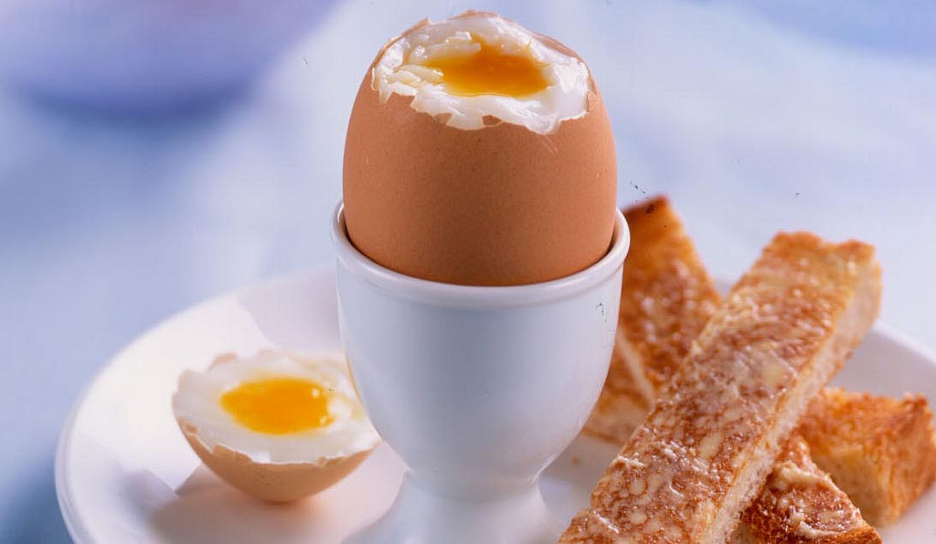 Cum şi cât se fierb ouăle ca să fie moi, tari sau medii