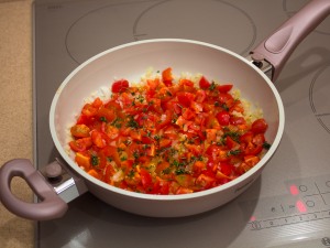 Chiftele cu mozzarella în sos de tomate