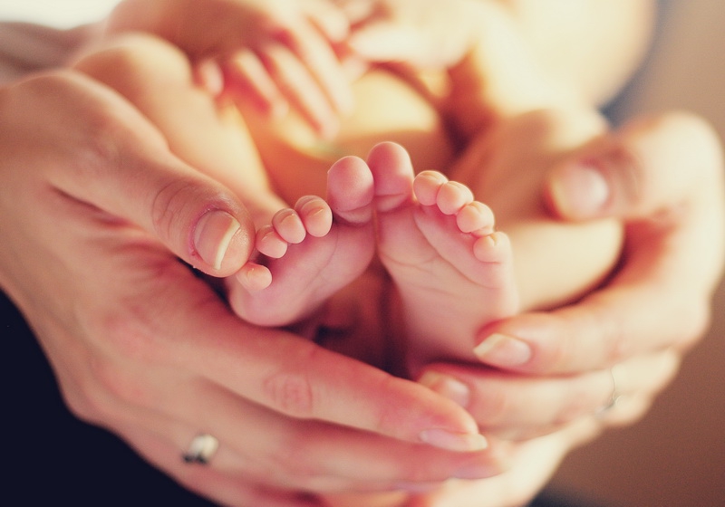Irlanda stimulează natalitatea. Viitorii părinţi vor primi cutii-cadou pentru nou-născuţi