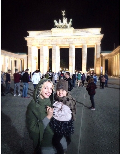 Kristina Orbakaite, cu fetita sa la Berlin! Vezi cat de mare s-a facut micuta Klava
