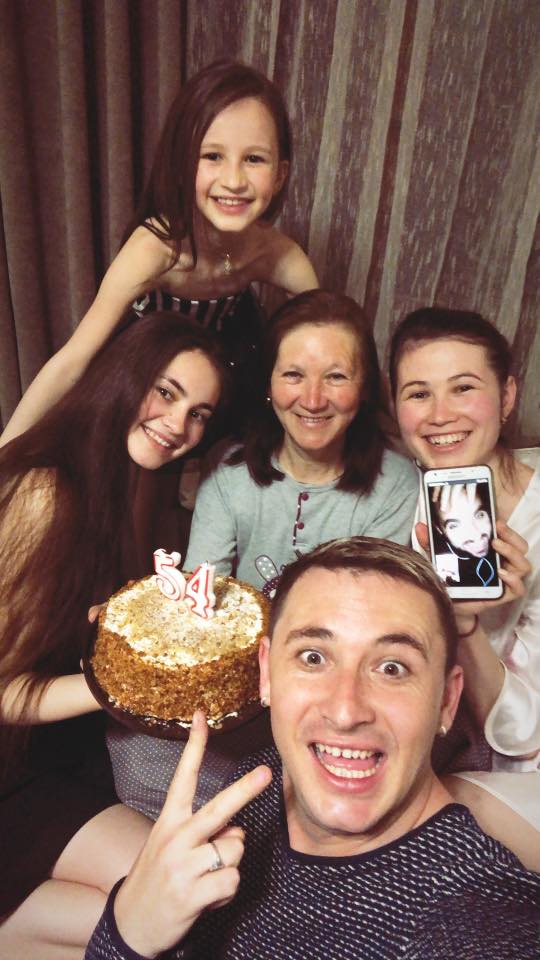 Mama lui Emilian Crețu este omagiată. Cum a felicitat-o actorul!