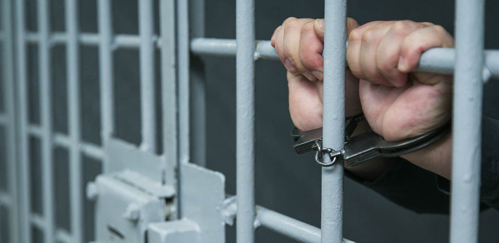 Молдаванина приговорили к 14 годам строгого режима за изнасилование двух школьниц