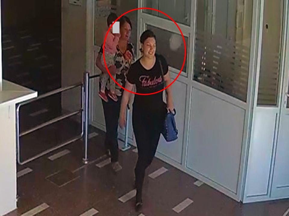 Bucuroase că au furat un telefon. Două femei, căutate (VIDEO)