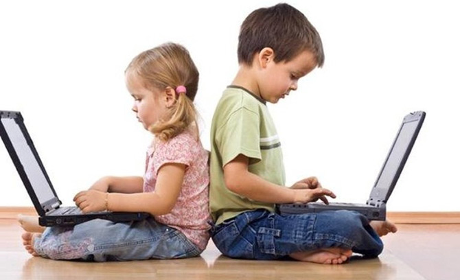 Внимание! Что происходит с детьми, которые злоупотребляют телефоном и Интернетом?