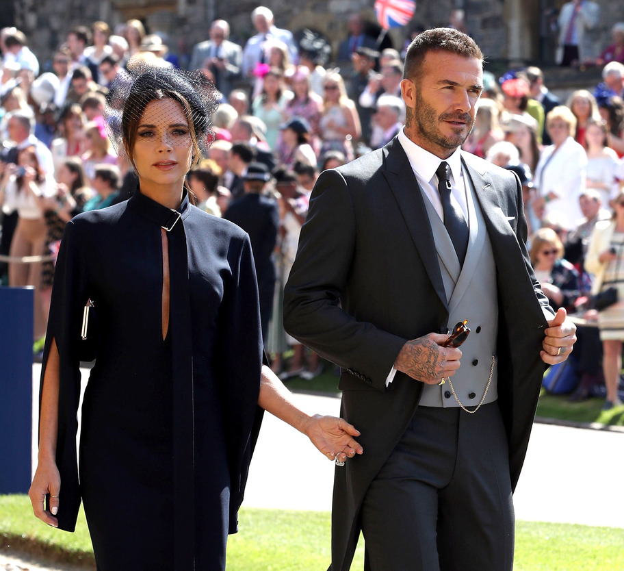 Victoria şi David Beckham îşi vând ţinutele purtate la nunta regală. Iată motivul