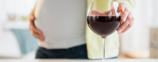 De ce este interzis vinul roşu în timpul sarcinii