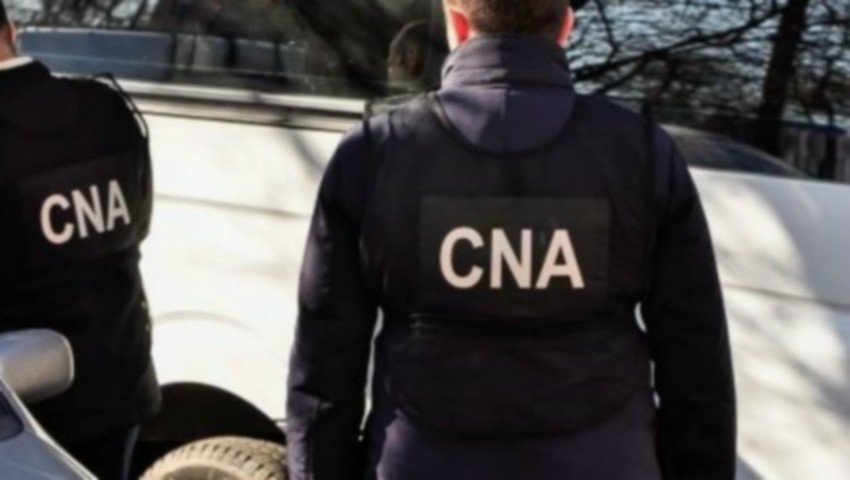 Cinci profesori de la o instituție din Chișinău au fost reținuți de CNA
