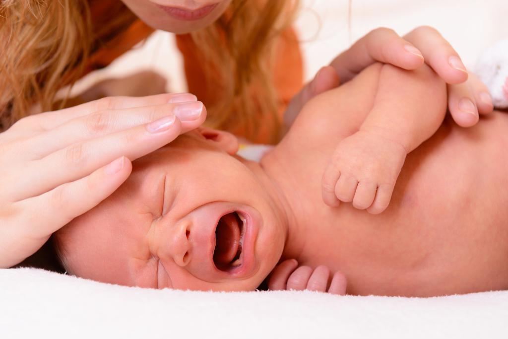 Как помочь малышу избавиться от коликов? Совет специалиста (ВИДЕО)