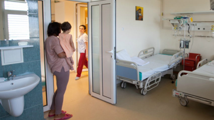 Неписаные правила в одной из больниц страны: Пациенты в роли медсестер