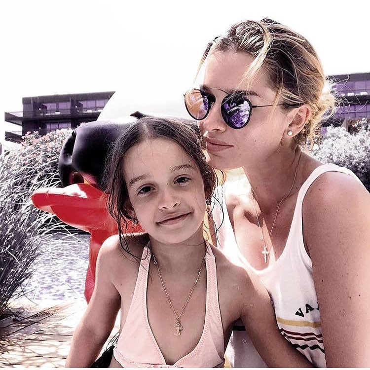 Ксения Бородина увезла старшую дочь на Сейшелы в разгар учебного года