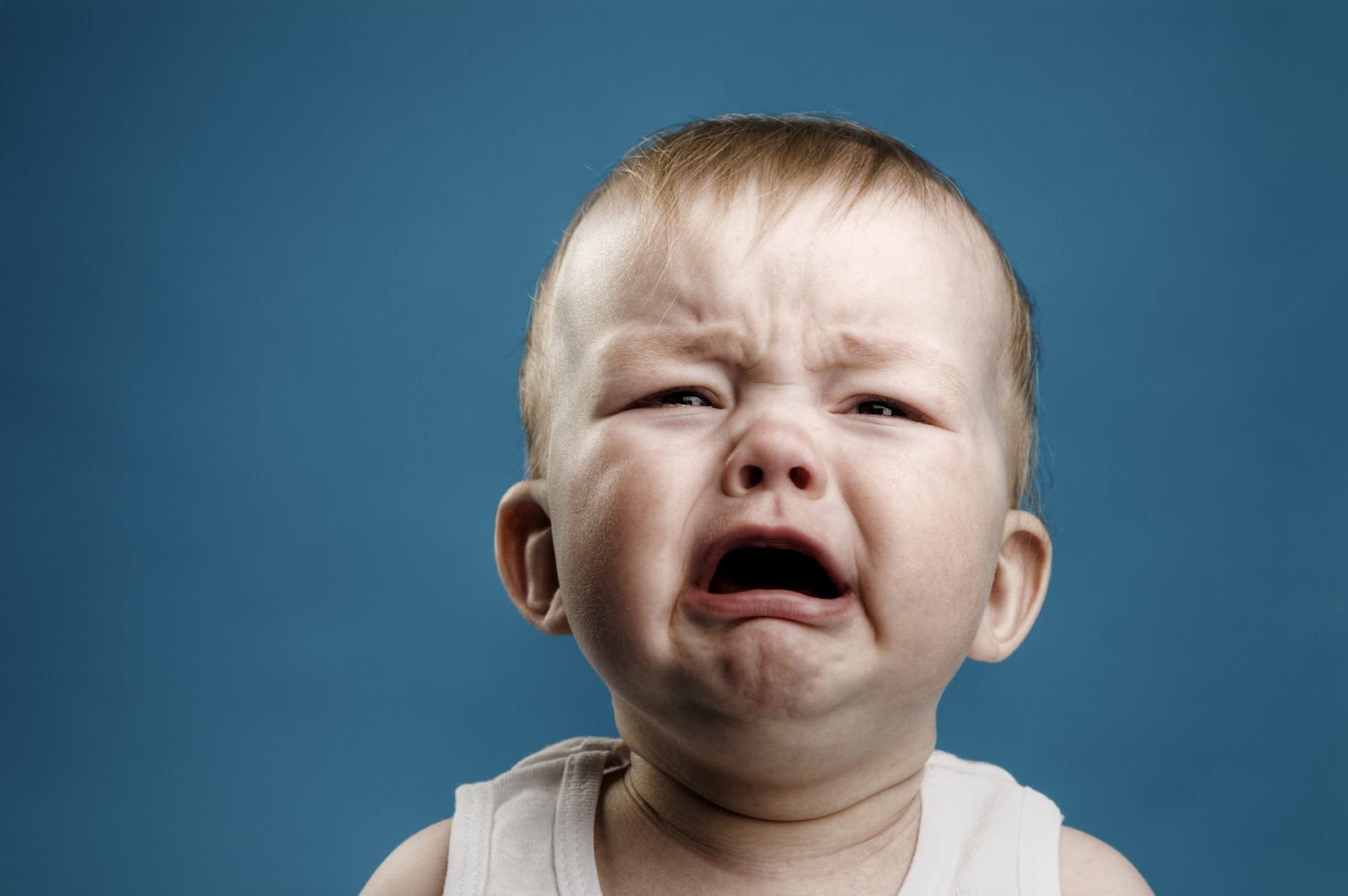 De ce plânge bebelușul? TOP 10 cauze principale