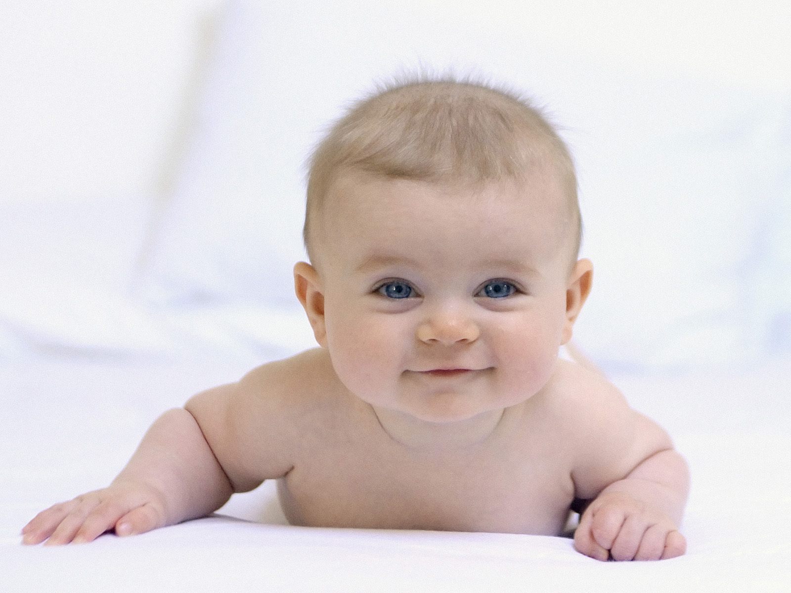 Primele 6 luni: ce poate face bebeluşul?
