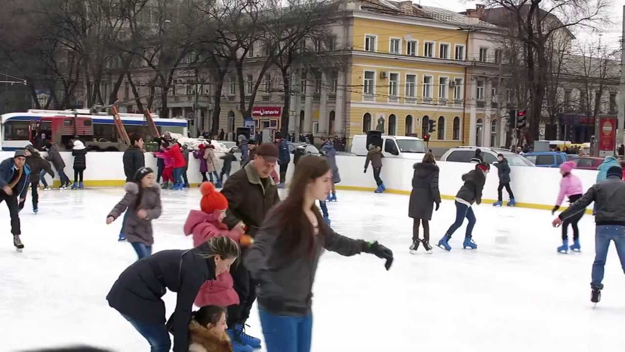 Chişinăuienii şi oaspeţii capitalei se vor putea bucura şi în acest an de un patinoar în aer liber