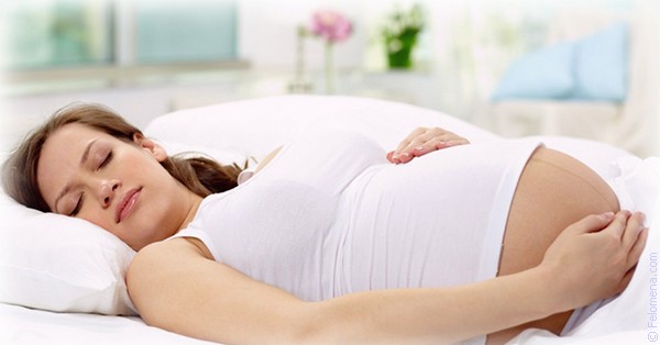 Как спать во время беременности? Можно ли беременным спать на животе, спине?