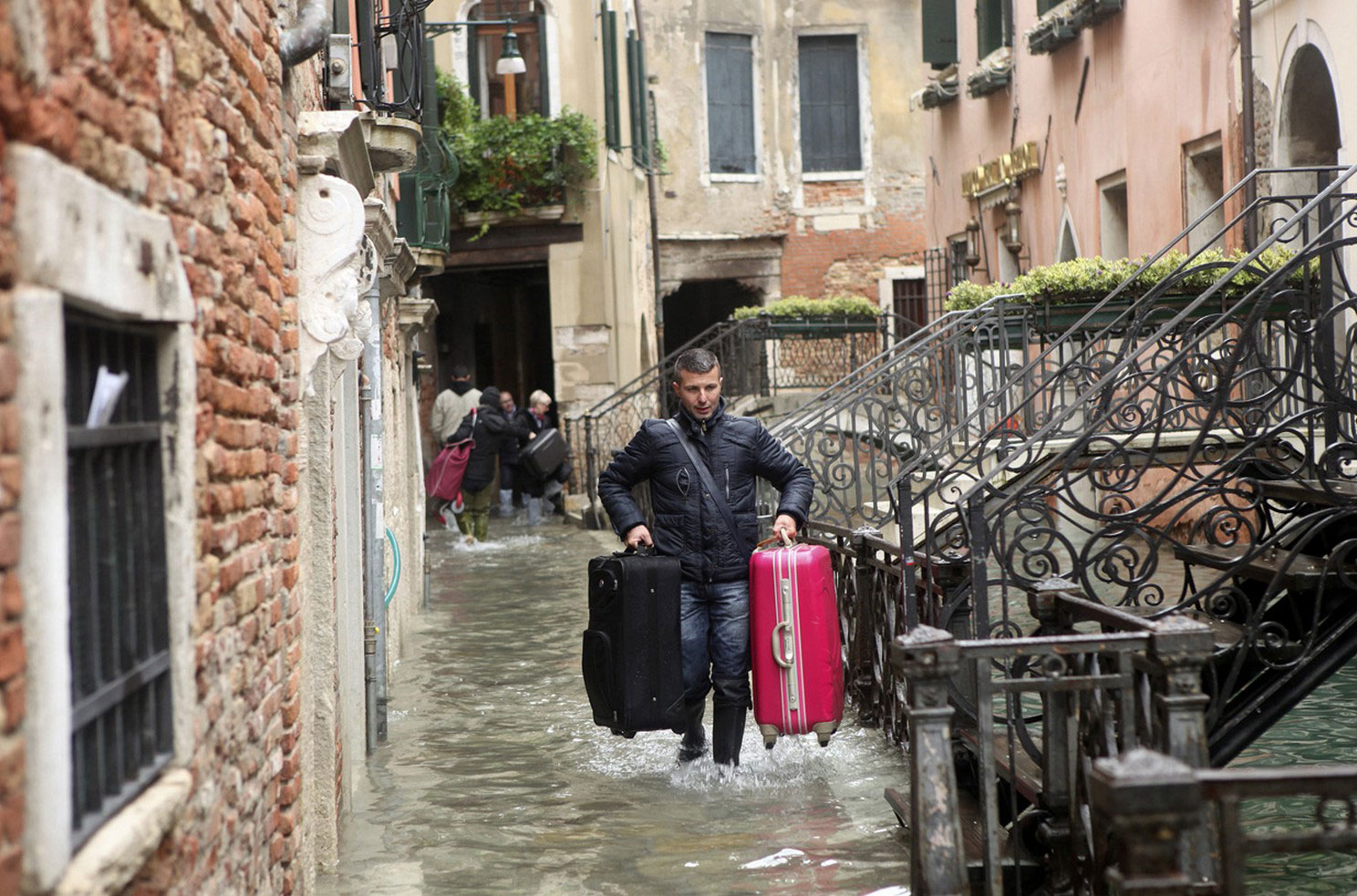 В Венеции будут штрафовать за чемоданы с колесиками