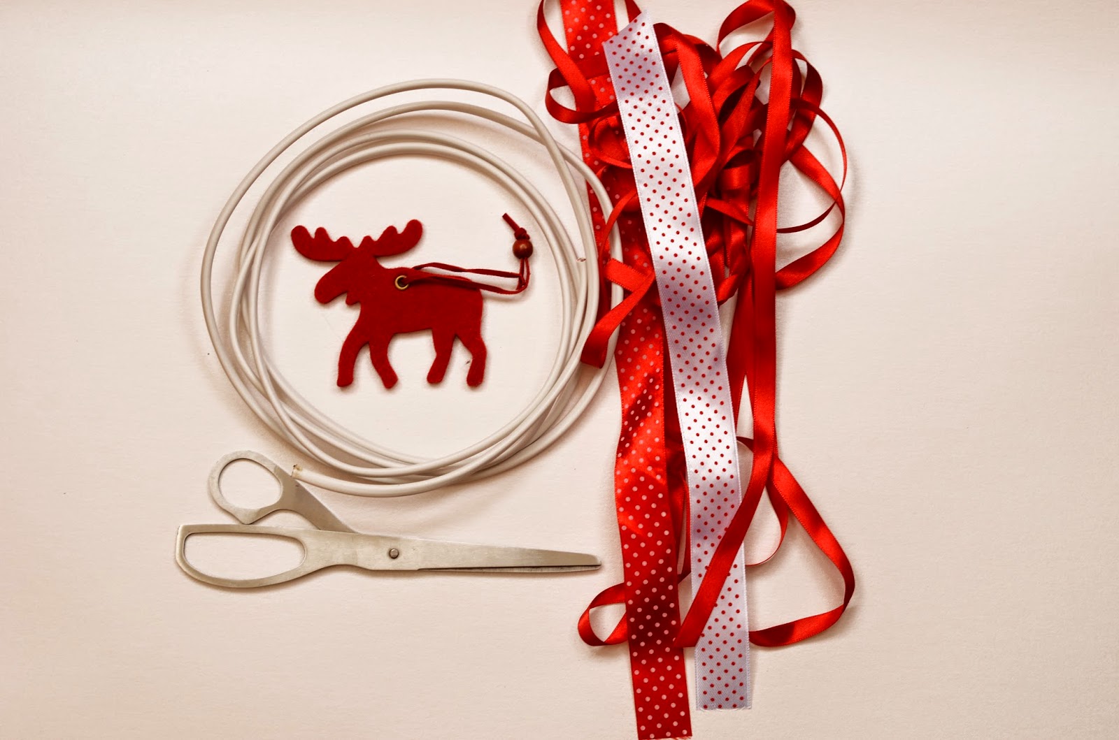 Simple Hand Made Christmas wreath- o coroană simplă de Relevelion de la Olga Baiciurina