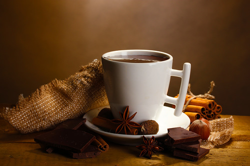 9 rețete de preparare a ciocolatei calde. Un remediu verificat contra depresiei de iarnă!