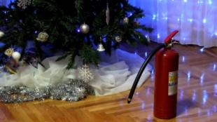 Советы пожарных: как нарядить елку, чтобы избежать возгорания
