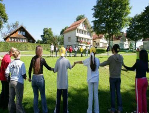 Copii moldoveni pot aplica pentru un schimb intercultural în Elveţia