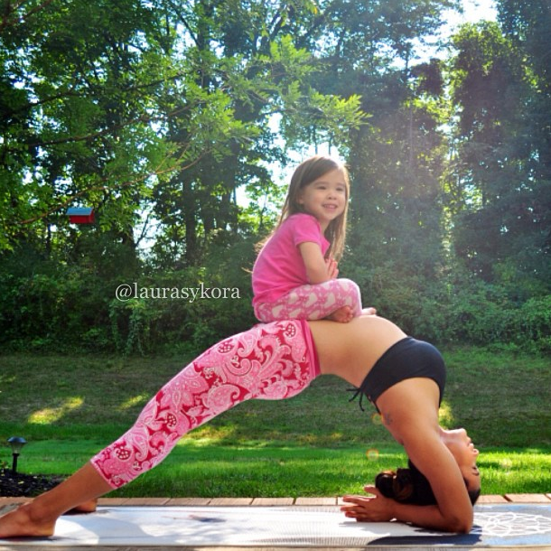 Yoga-Instagram a mamei și fiicei a cucerit lumea