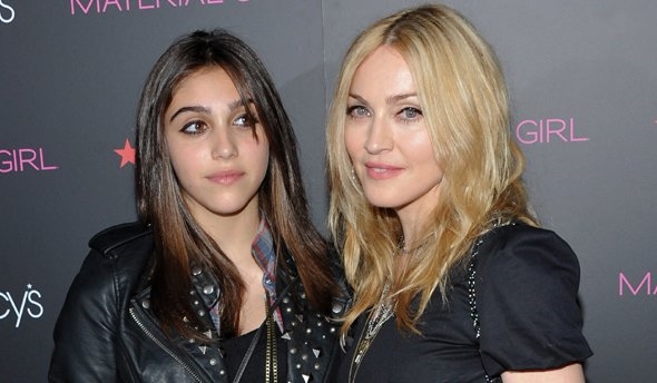 Мадонна позволила 18-летней дочери употреблять наркотики