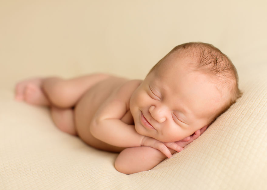Этот фотограф делает снимки улыбающихся младенцев. Что может быть прекраснее?
