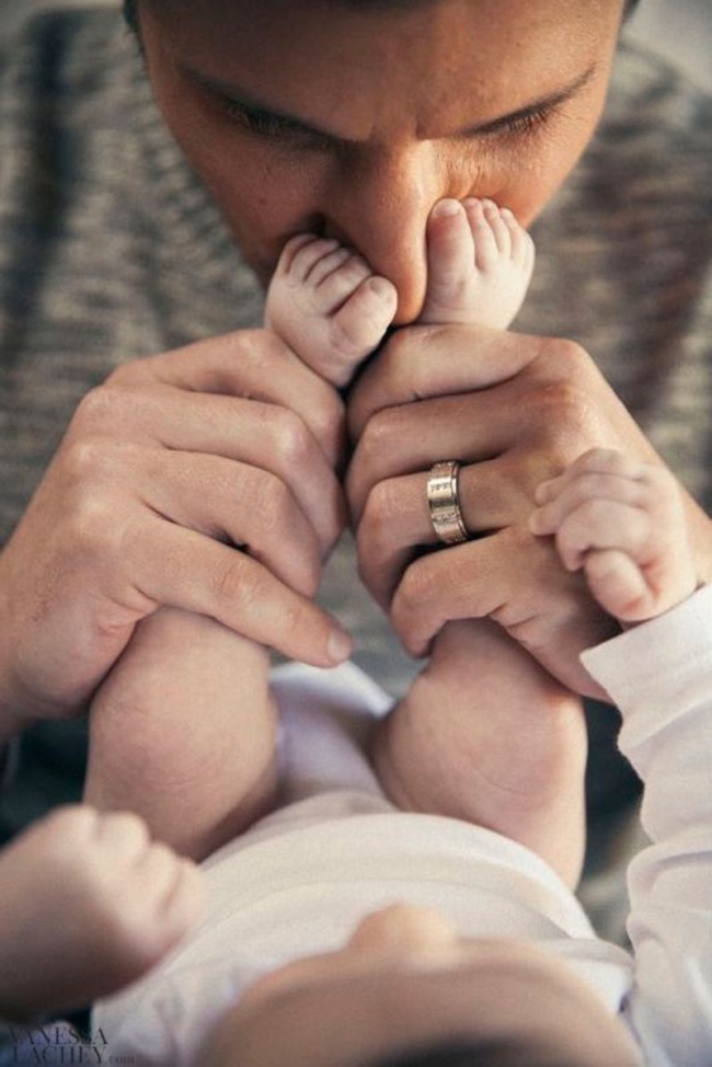 20 фотографий счастливых пап и их новорожденных малышей