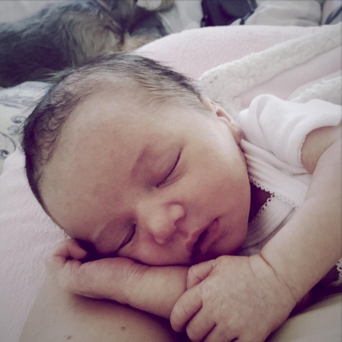 Милла Йовович в восторге от новорожденной дочери