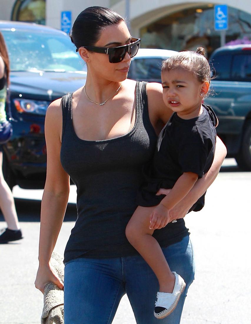 Врожденный стиль: дочери Ким и Кортни Кардашьян уже носят Chanel