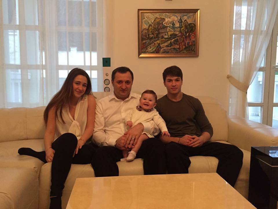 Vlad Filat, alături de cei TREI copii ai săi: Luca, Iustina şi Ekaterina