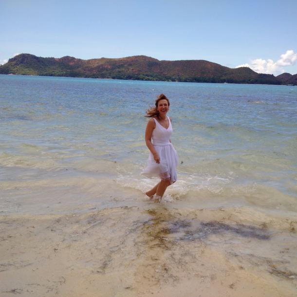 FOTO // Sanda Filat s-a măritat pe o insulă din Oceanul Indian