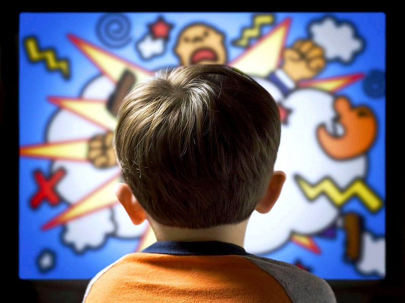 Что делать, если ребенок любит смотреть рекламу