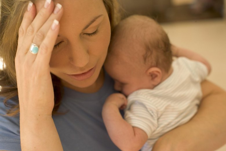 Tot mai multe moldovence suferă de depresie postnatală. Care este cauza şi ce recomandă medicii