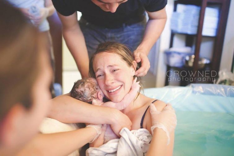 20 трогательных фотографий женщин, которые только что стали мамами. Эти эмоции не подделаешь!