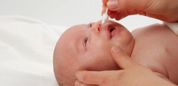 Почему новорожденный ребенок часто чихает
