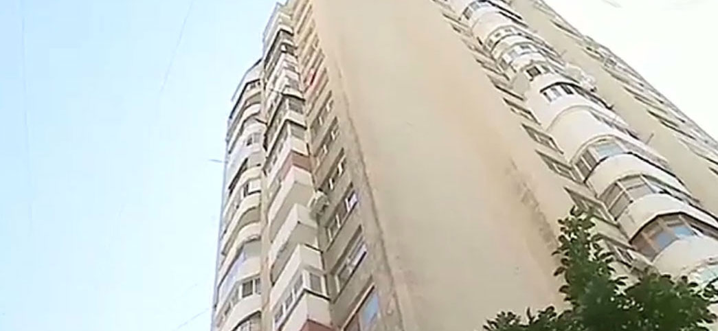 В столице на Чеканах двухлетний ребёнок погиб, выпав с девятого этажа
