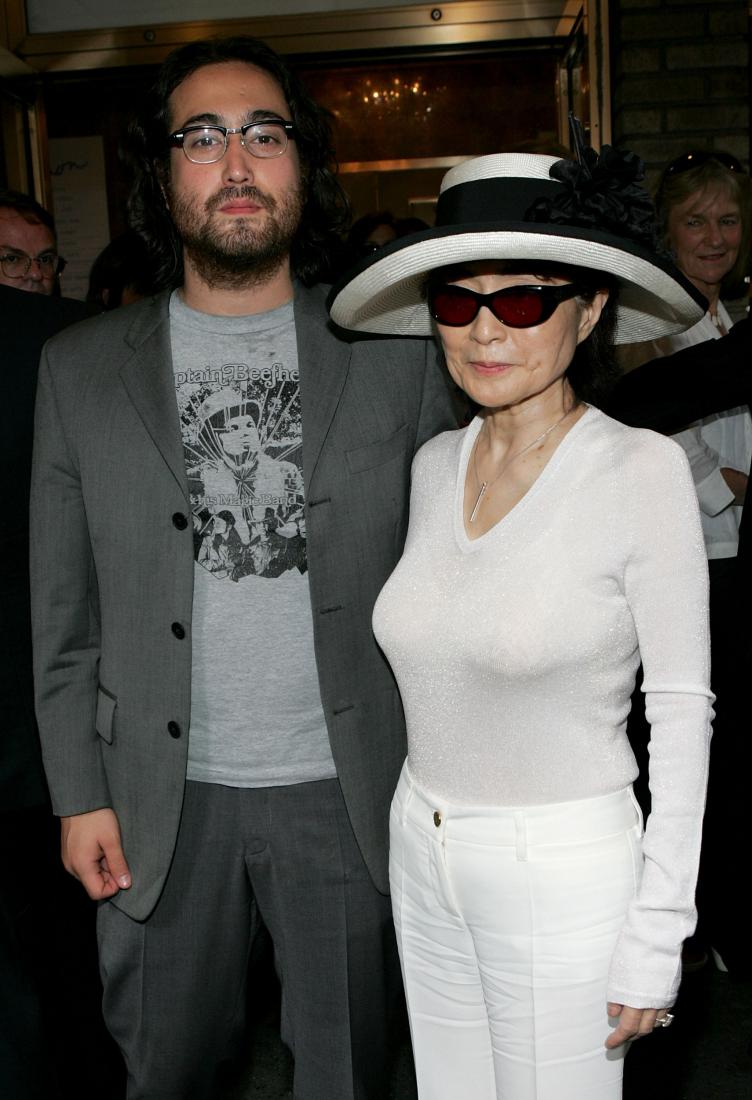 Скандал в США: Йоко Оно призналась, что у нее был роман с Хиллари Клинтон