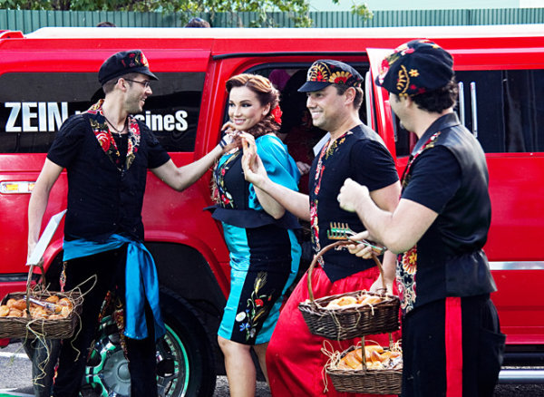 Самые "яркие" звездные конфузы на красной дорожке Самые "яркие" звездные конфузы на красной дорожке