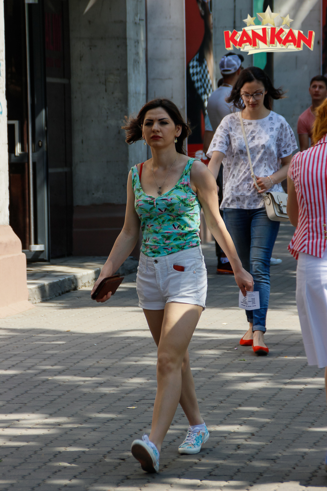 Sezonul cald dezgolește fetele din Chișinău. O galerie foto realizată la 30°C