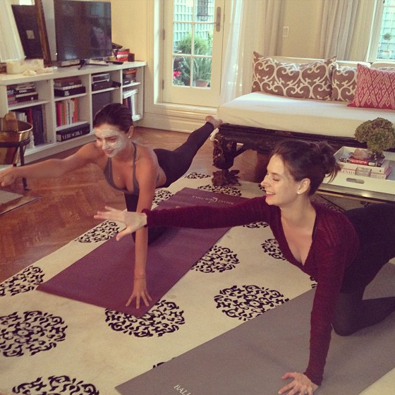Cum fac vedetele yoga: Ksenia Sobchak, Victoria Bonya, Lady Gaga, Gisele Bundchen și altele