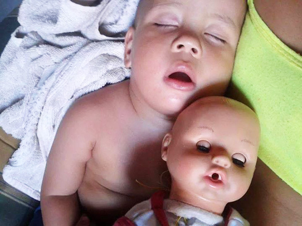 20 сладких малышей, которые выглядят в точности, как их куклы