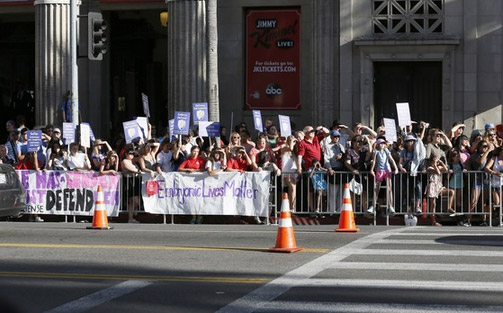 Противники абортов устроили митинг против актрисы Софии Вергары