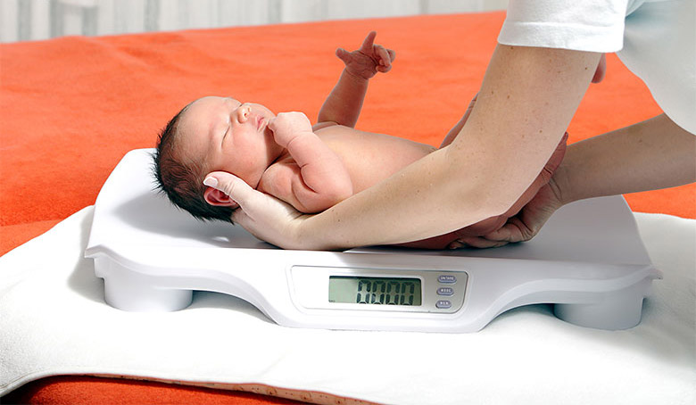 Cand trebuie sa te ingrijoreze scaderea in greutate a nou-nascutului | andreineagoe.ro