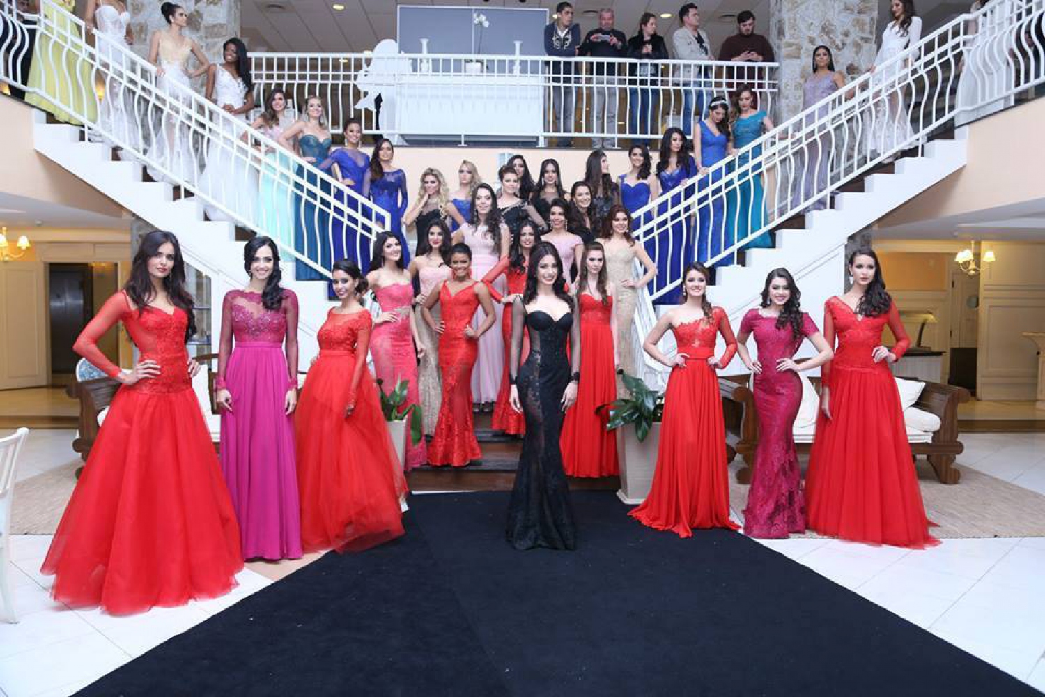 Rochiile create de o moldoveancă, purtate de participantele Miss Brazilia!  FOTO