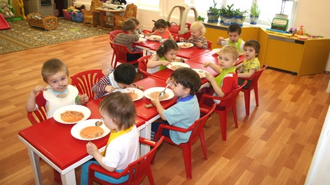 Меню в школах и детских садах Молдовы вызывает ожирение