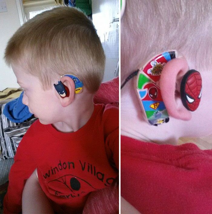 Ее сын стеснялся носить слуховой аппарат. Но это вдохновило ее на отличную идею!