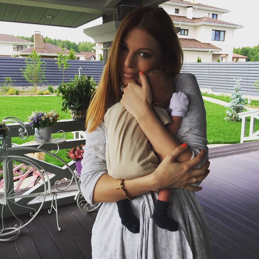 Через месяц после рождения первенца Подольская носит облегающие вещи